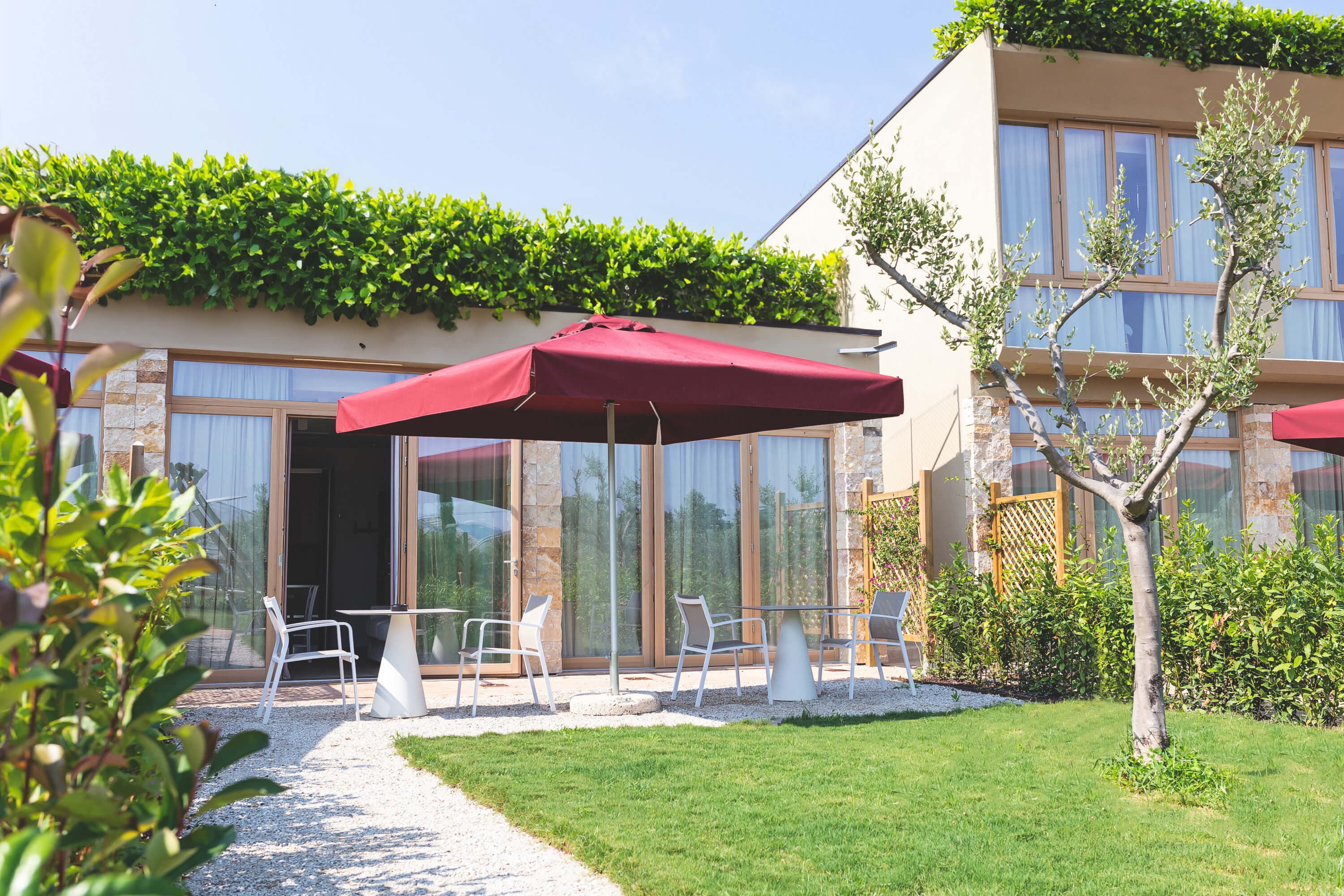 ONE BEDROOM DELUXE APARTMENT CON GIARDINO PRIVATO